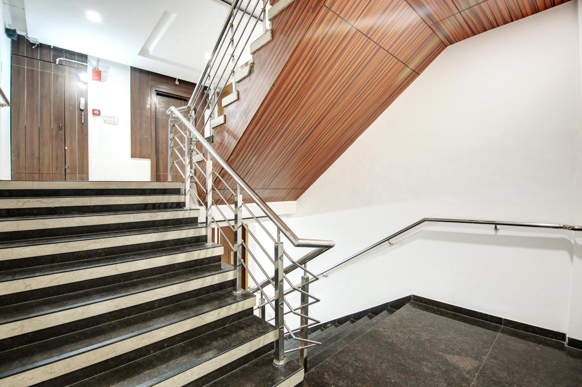 Hotel Neu Villa - Near Connaught Place & New Delhi Railway Station Exteriör bild