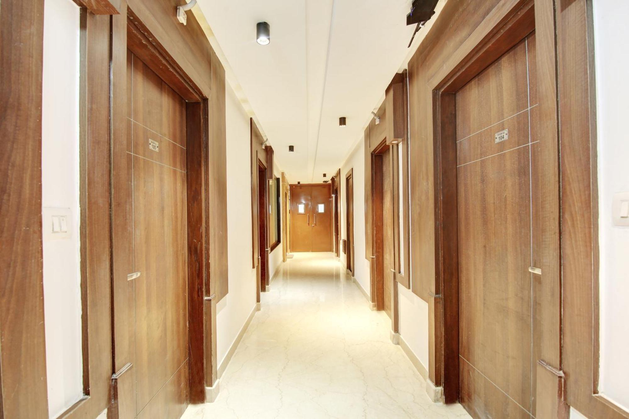 Hotel Neu Villa - Near Connaught Place & New Delhi Railway Station Exteriör bild